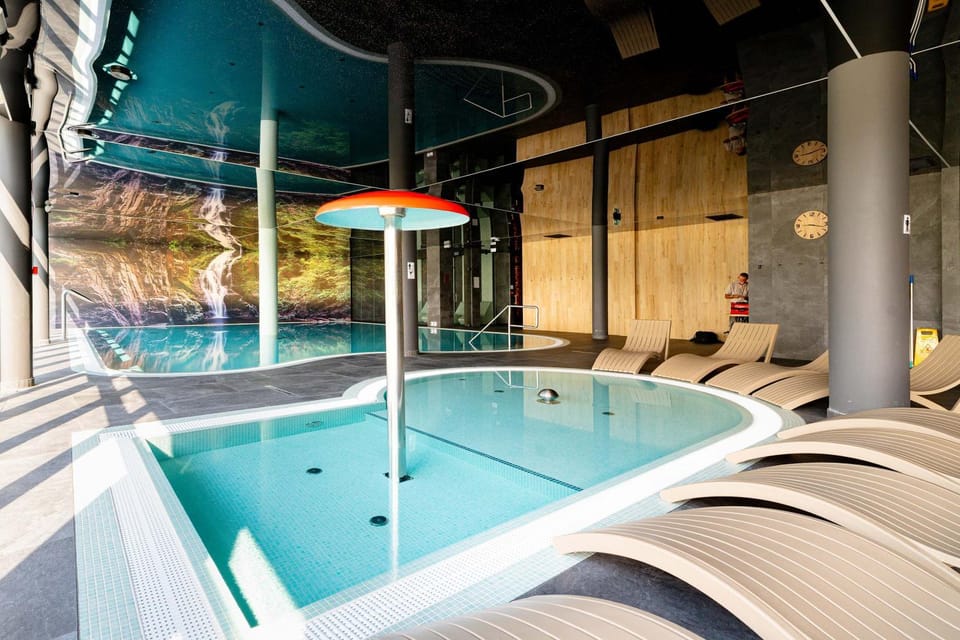 Swimming pool, sunbed