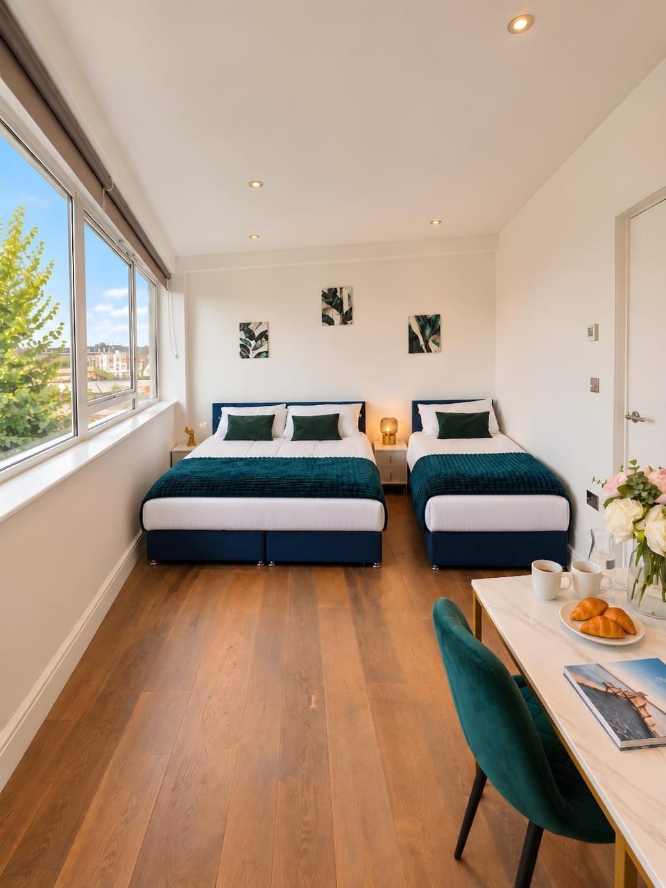 Bed, Photo of the whole room, Seating area, Bedroom