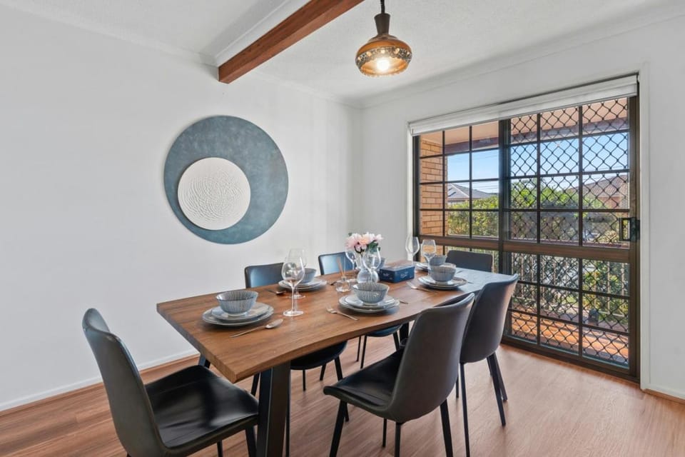 Stylish 5BR Family Stay Near Westfield and Sunnybank House in Brisbane