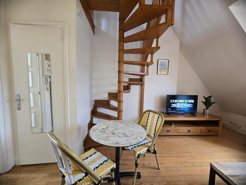 Hadar-SILS Duplex close to transportation and amenities Apartment in Caen