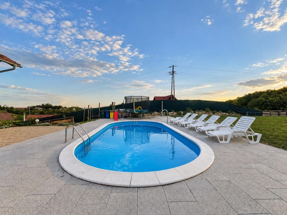 Day, Natural landscape, Pool view, Swimming pool, sunbed