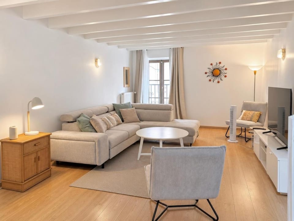 TV and multimedia, Living room, Seating area, heating, internet