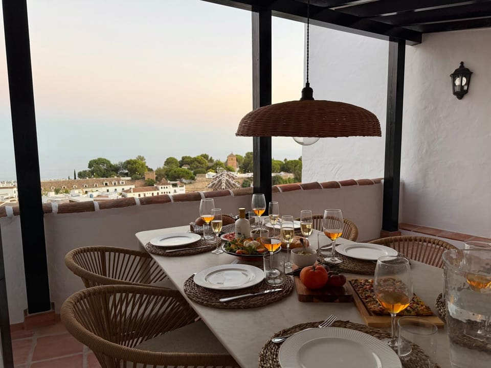 View (from property/room), Dining area, Sea view