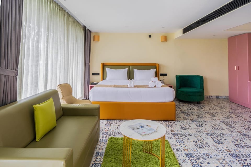 Bed, Living room, Photo of the whole room, Seating area, Bedroom