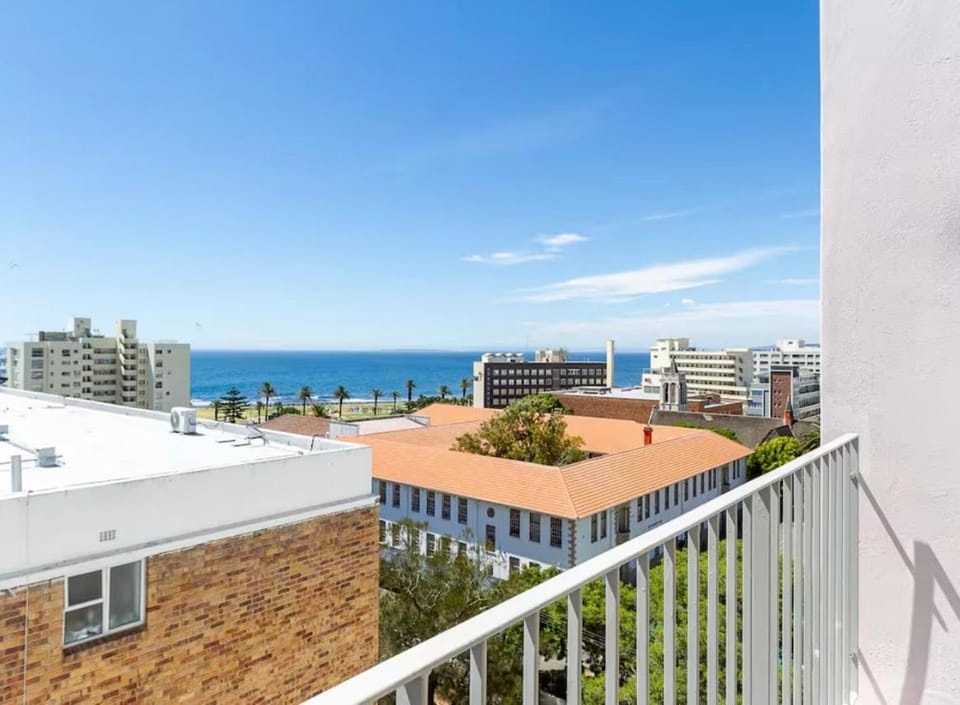 Pura Vida Retreat Apartment in Sea Point
