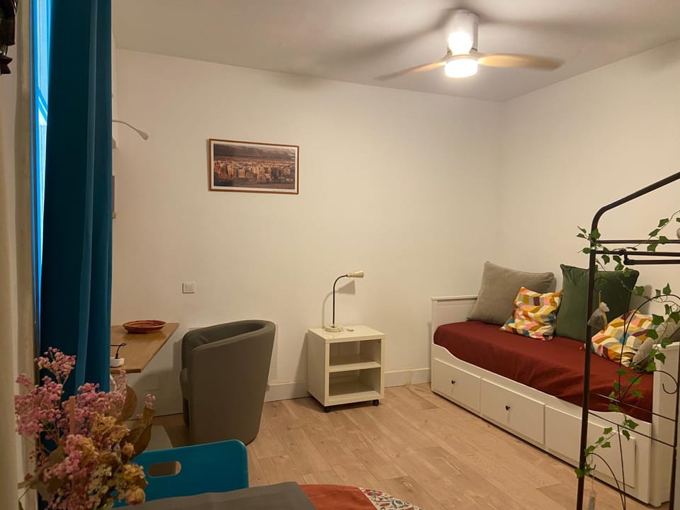 Central Pratique Studio Apartment in Pézenas