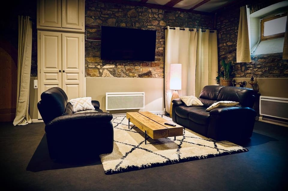 Communal lounge/ TV room, TV and multimedia, Living room