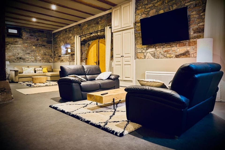 Communal lounge/ TV room, TV and multimedia, Living room, Photo of the whole room, Seating area