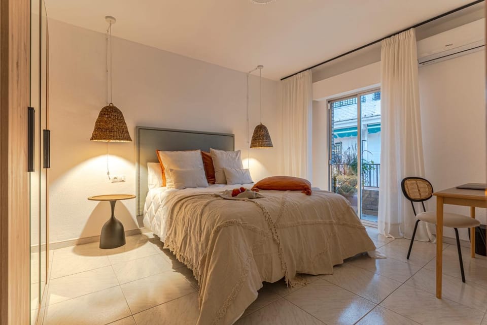 Bed, Living room, Photo of the whole room, Seating area, Bedroom
