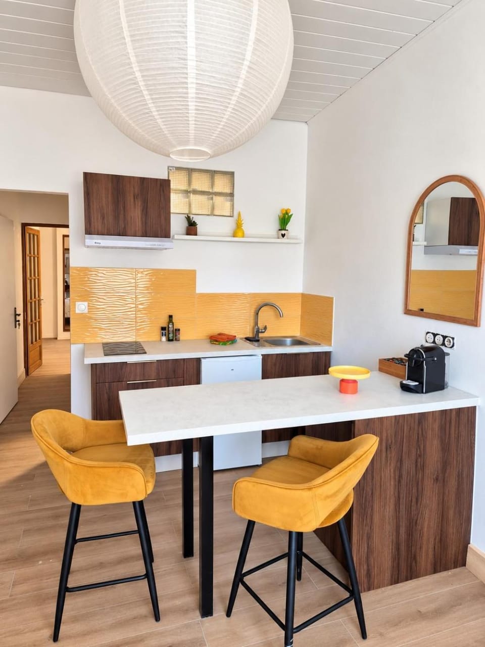 Kitchen or kitchenette, Dining area, stove