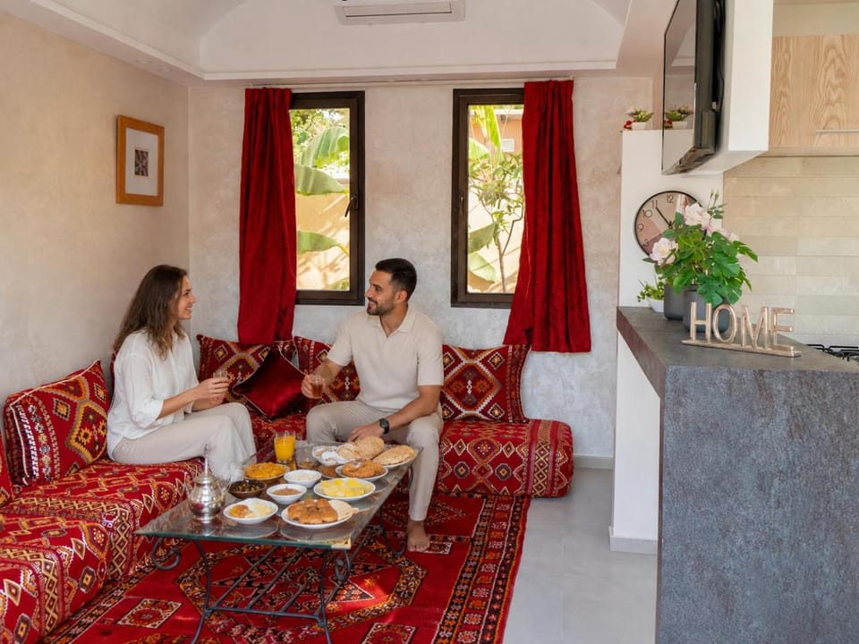 Communal lounge/ TV room, Kitchen or kitchenette, Living room, Breakfast, Lunch, Lunch, internet, kitchen