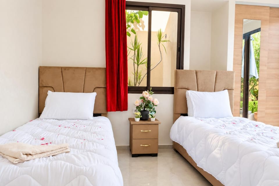 Bedroom, heating, towels, air conditioner