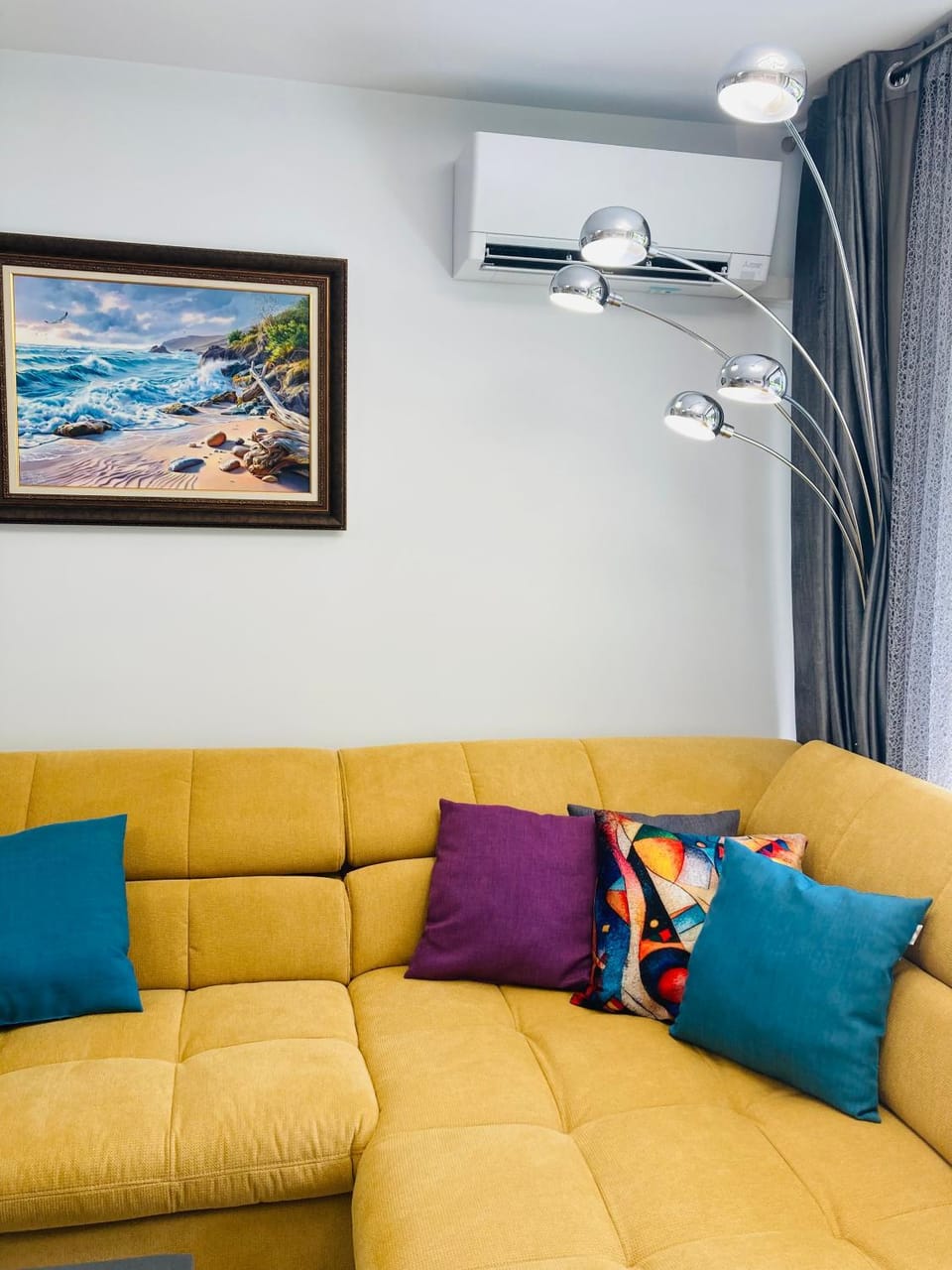 Living room, Seating area, air conditioner