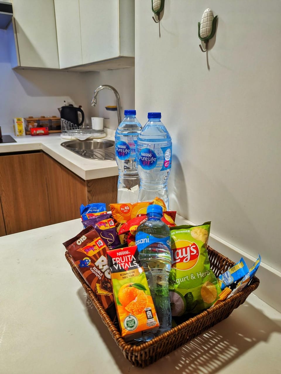 Kitchen or kitchenette, Food and drinks, Food, Drinks