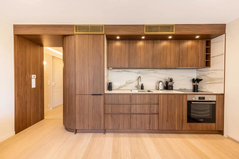REF 2065 - Stunning modern apartment on the Croisette for Rent Apartment in Cannes