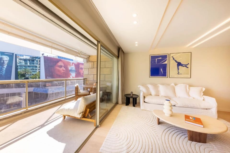REF 2065 - Stunning modern apartment on the Croisette for Rent Apartment in Cannes