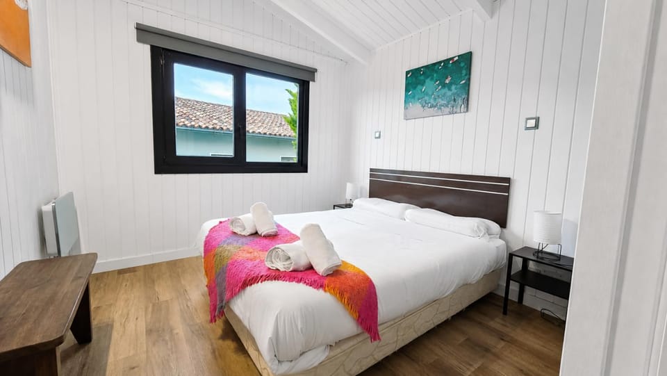 Bed, Photo of the whole room