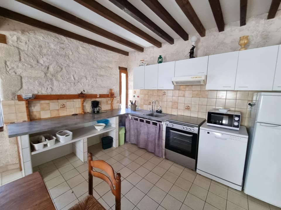 DOMAINE PRIVÉ DU TREIL PISCINE ET LAC PRIVÉS de 2 à 20 PERS House in Nouvelle-Aquitaine