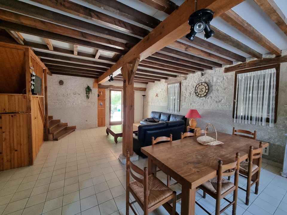 DOMAINE PRIVÉ DU TREIL PISCINE ET LAC PRIVÉS de 2 à 20 PERS House in Nouvelle-Aquitaine