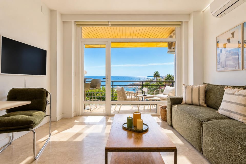Casa Marena - Sea View, Sunny Terrace & Pool Apartment in Torremolinos