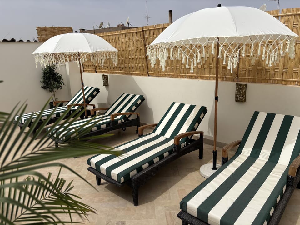 Balcony/Terrace, sunbed