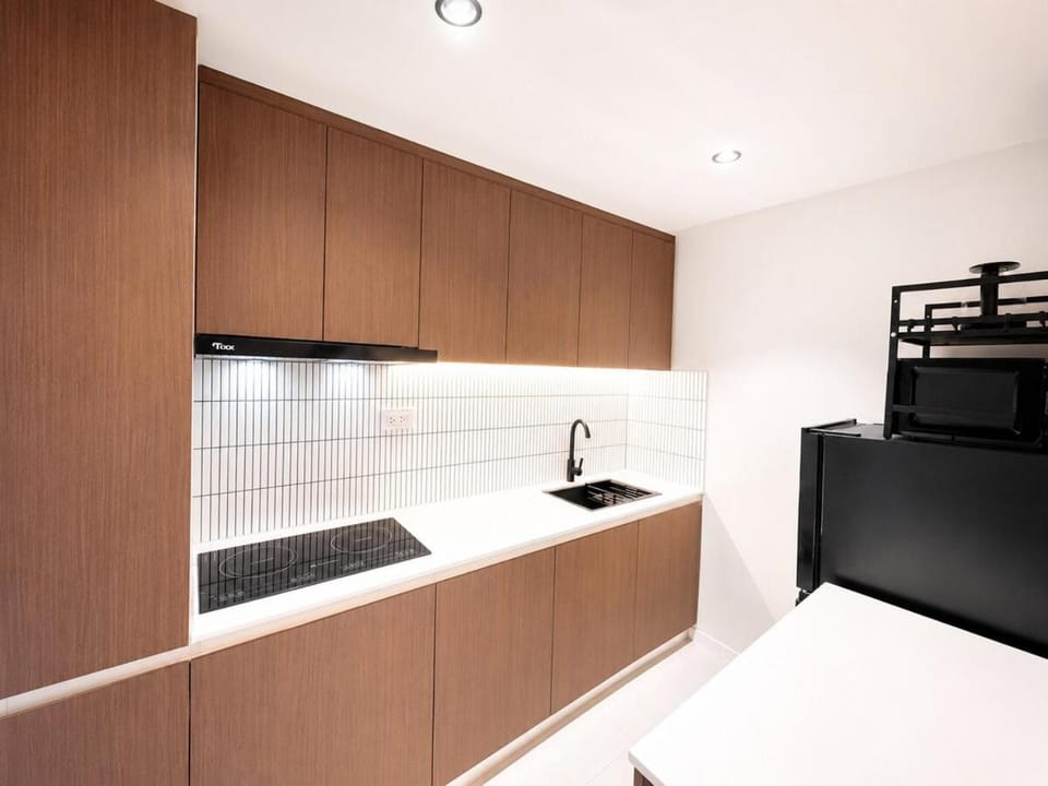 Solar House with Big Balcony Near Airport and Resorts Apartment in Lapu-Lapu City
