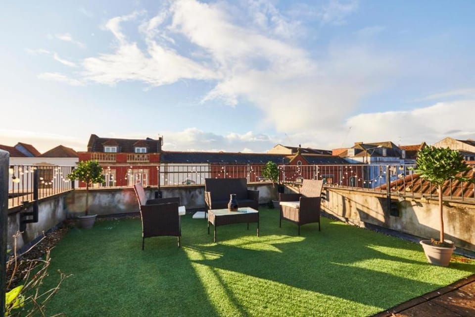The Rooftop Penthouse - Stylish City Escape Apartment in Bristol