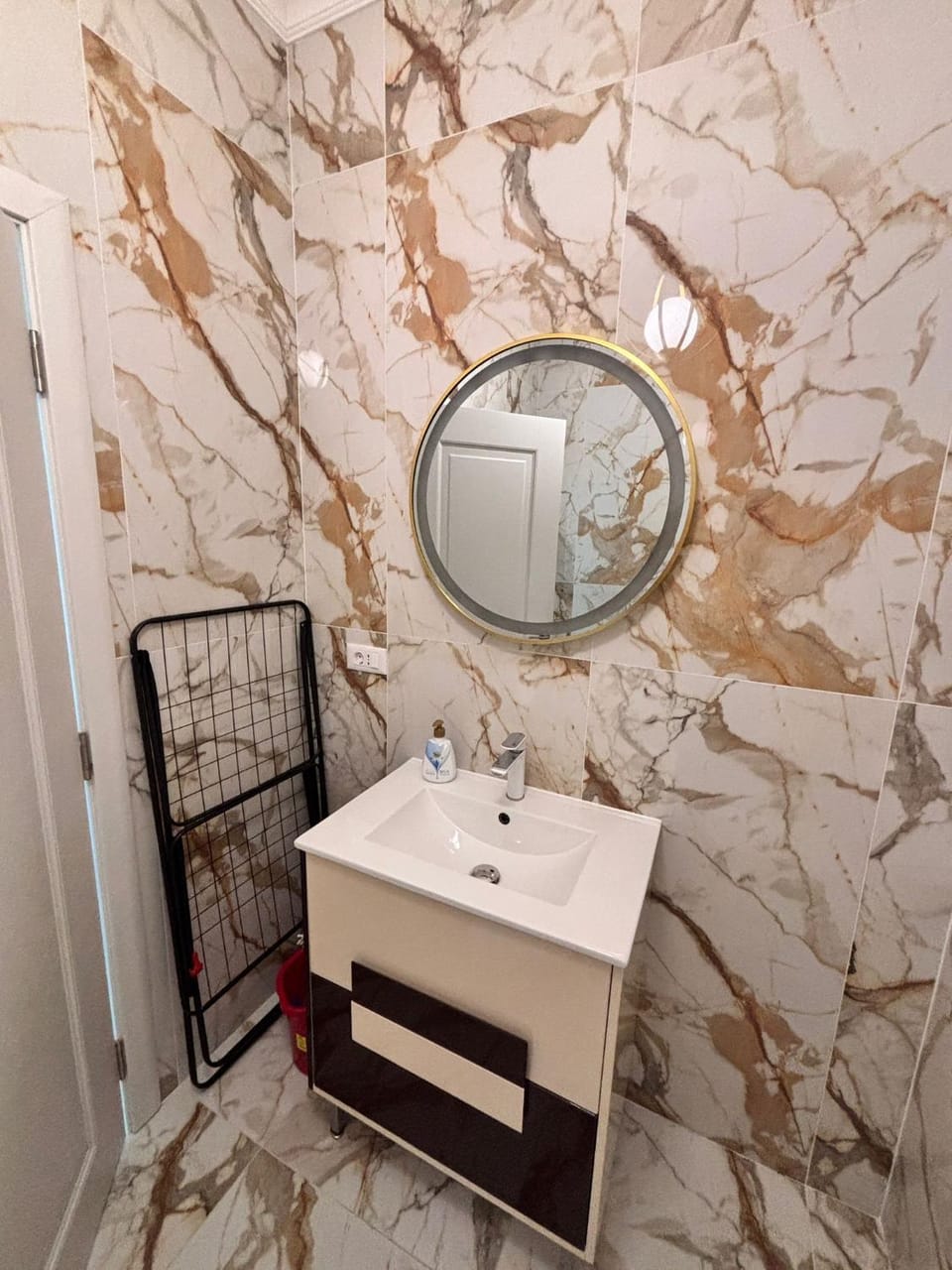 Lovely 3 Bedroom Apartment with City View Apartment in Romania