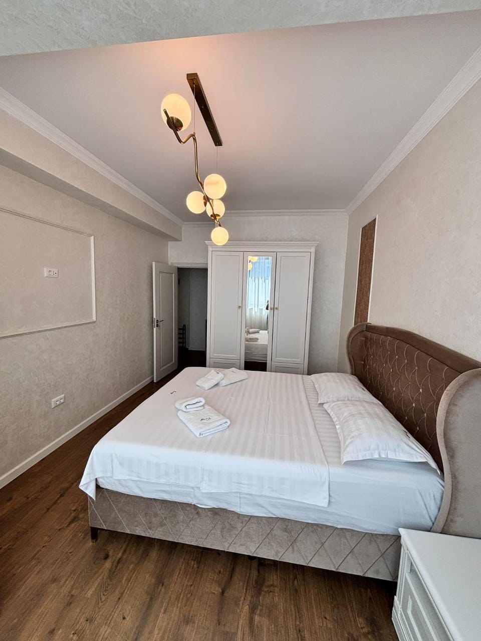 Lovely 3 Bedroom Apartment with City View Apartment in Romania