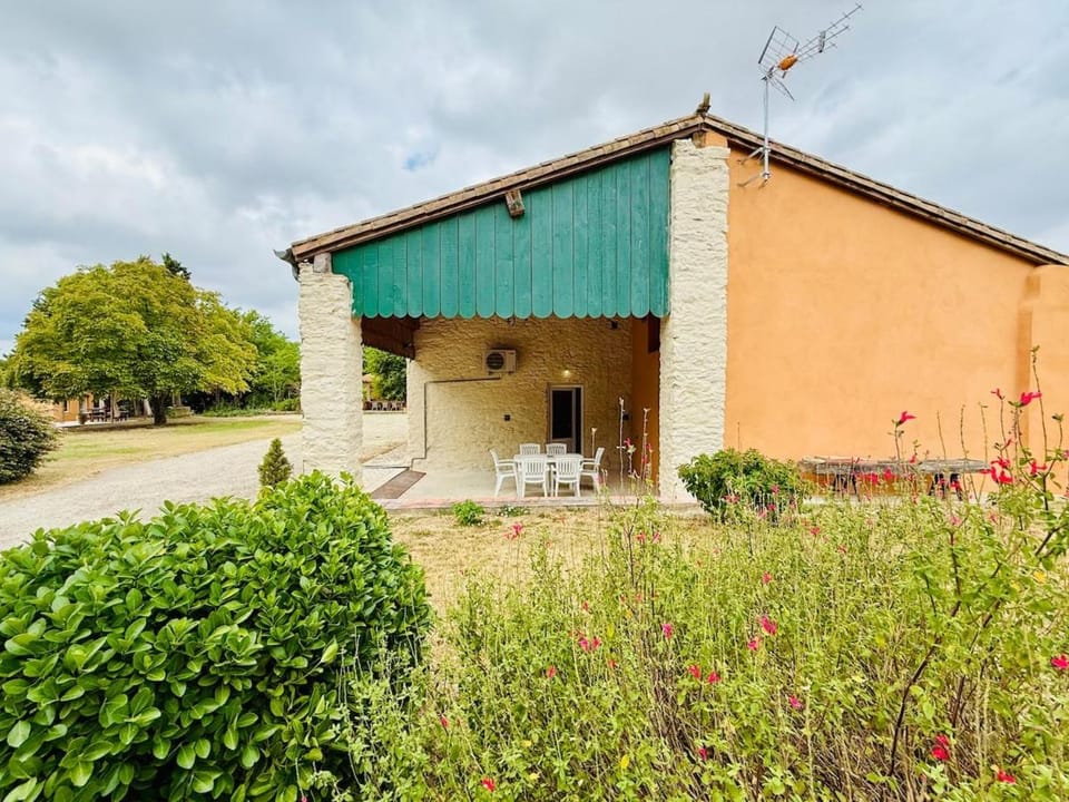 La Fontaine des Prés - climatisation, terrasse, parking et piscine partagée Apartment in Castelnaudary