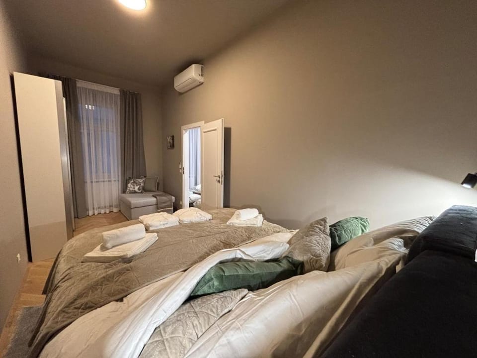 2 BDR - Apartment Jewel, near Schönbrunn Palace Apartment in Vienna