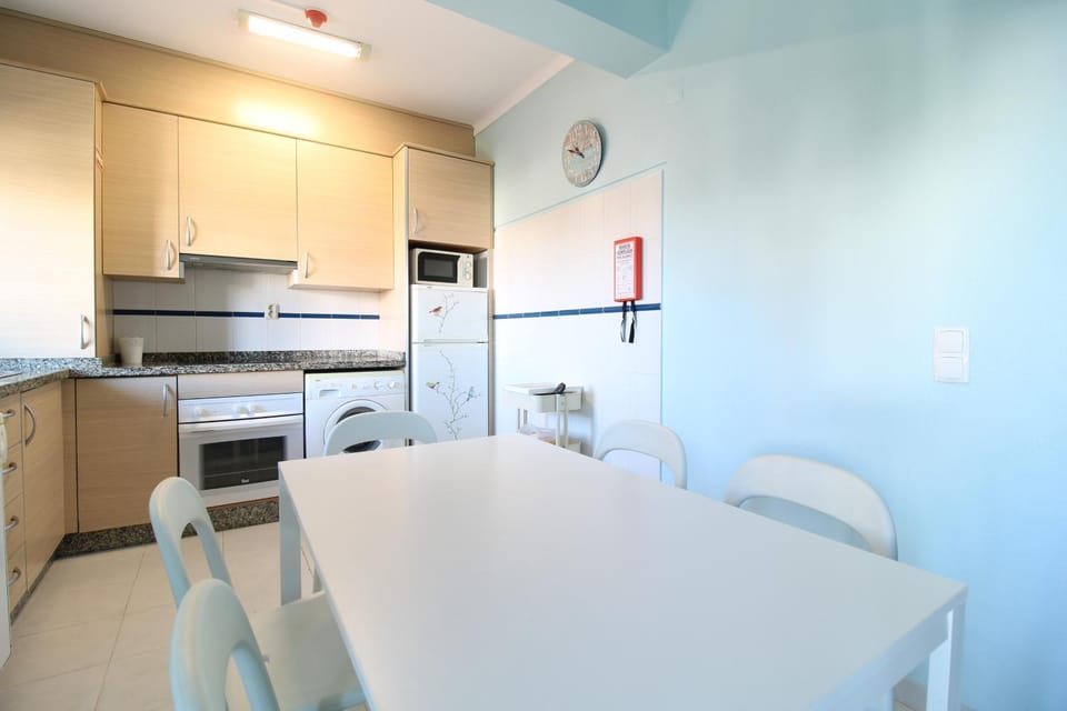 Property building, Kitchen or kitchenette, Living room