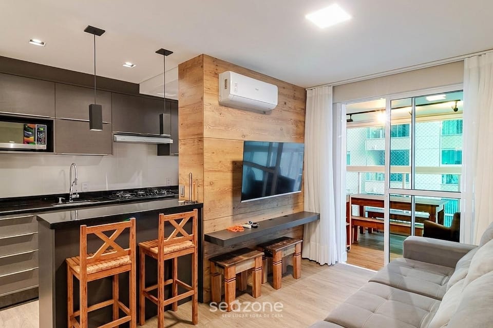 TV and multimedia, Balcony/Terrace, Kitchen or kitchenette, Living room, City view