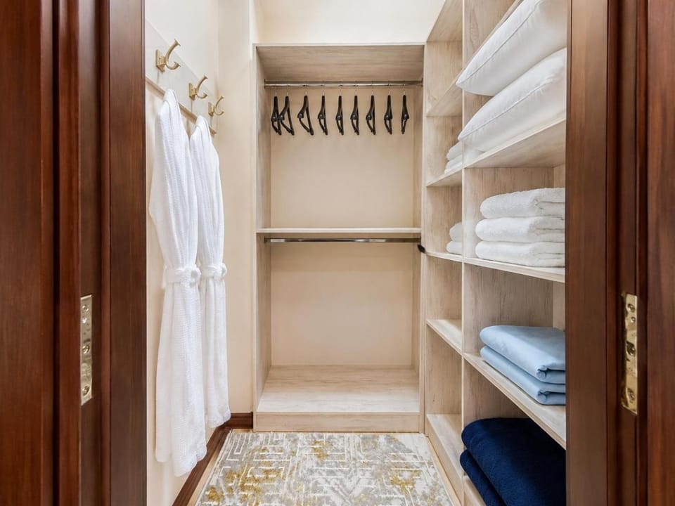 Bed, Bedroom, towels, wardrobe