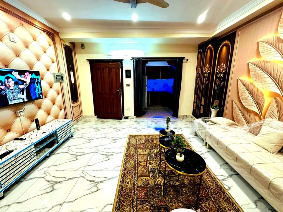 Bed, Photo of the whole room, wardrobe, air conditioner