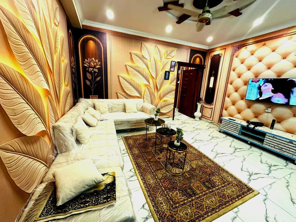 Communal lounge/ TV room, TV and multimedia, Living room, Seating area, Evening entertainment, air conditioner