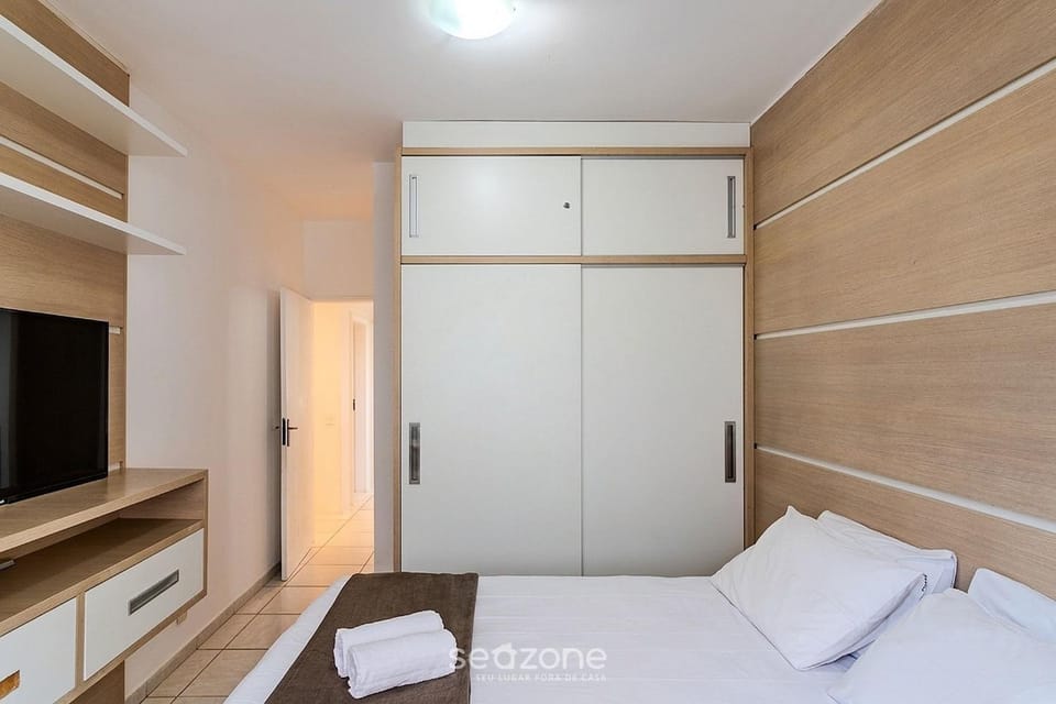 Bed, TV and multimedia, Bedroom