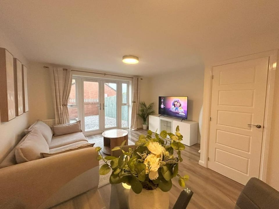 Communal lounge/ TV room, Living room