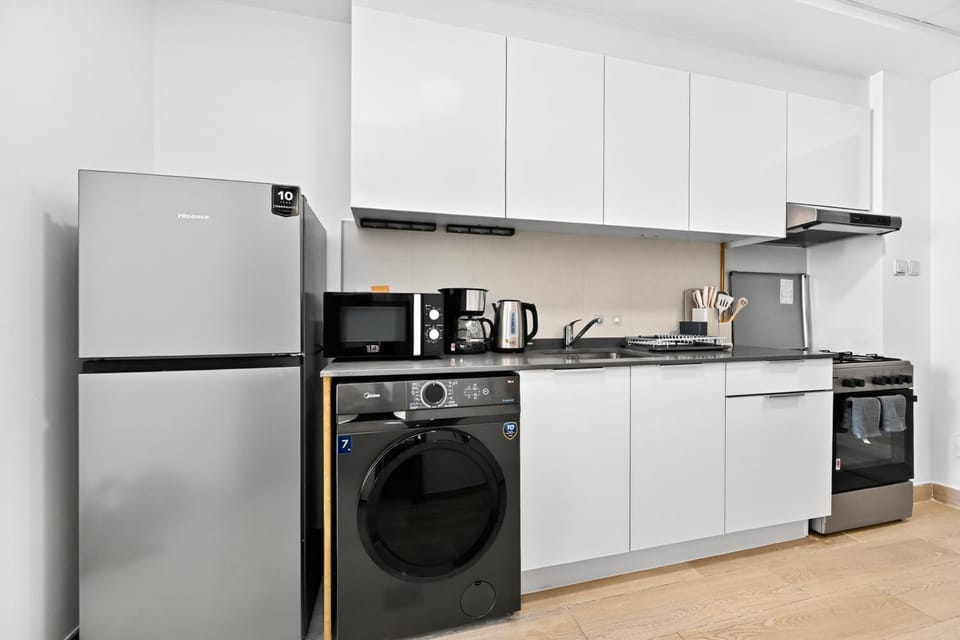 Coffee/tea facilities, Kitchen or kitchenette, dishwasher, oven, stove, washing machine