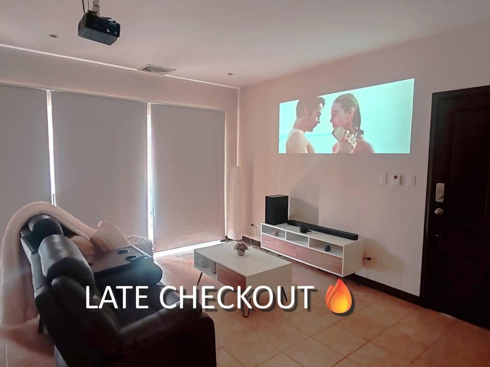 Communal lounge/ TV room, TV and multimedia, Living room