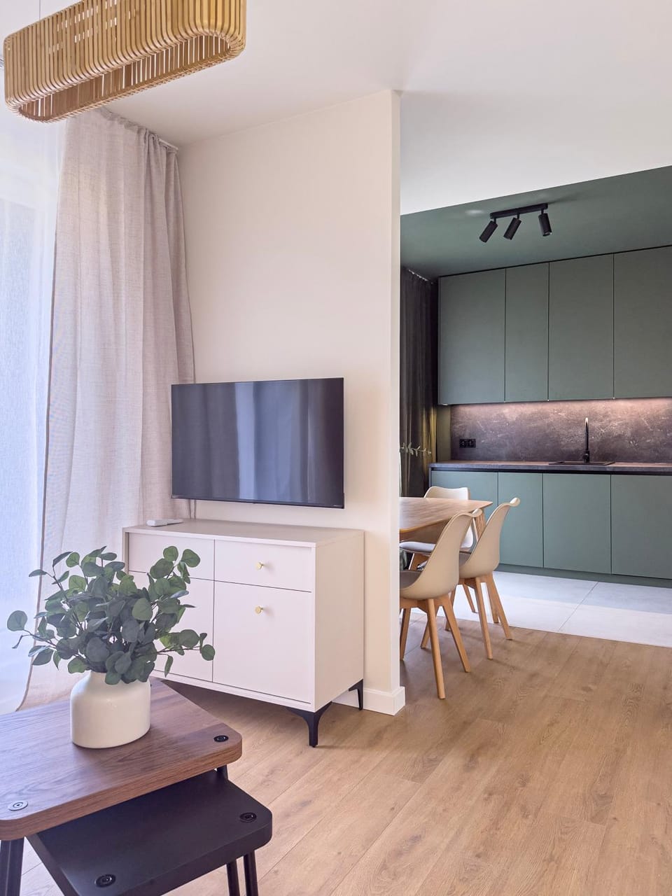 TV and multimedia, Kitchen or kitchenette