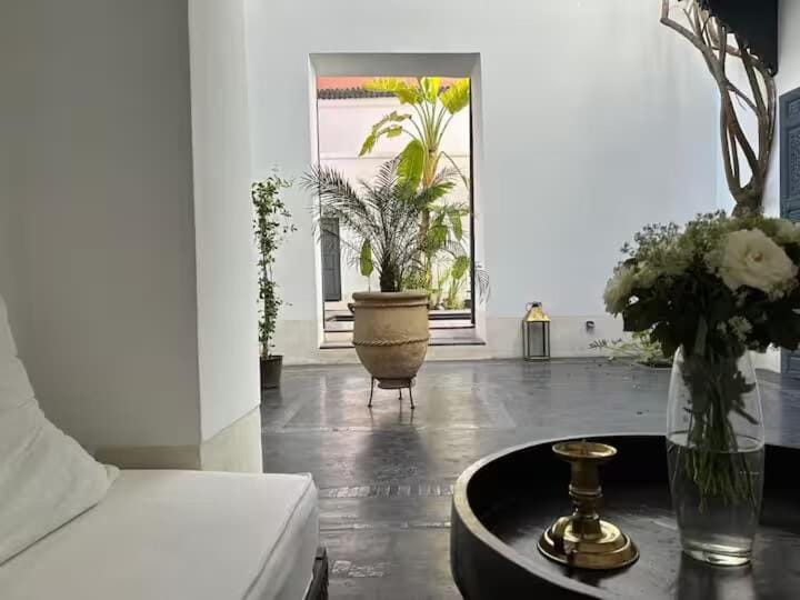 Riad Dar ESSKAYA House in Marrakesh