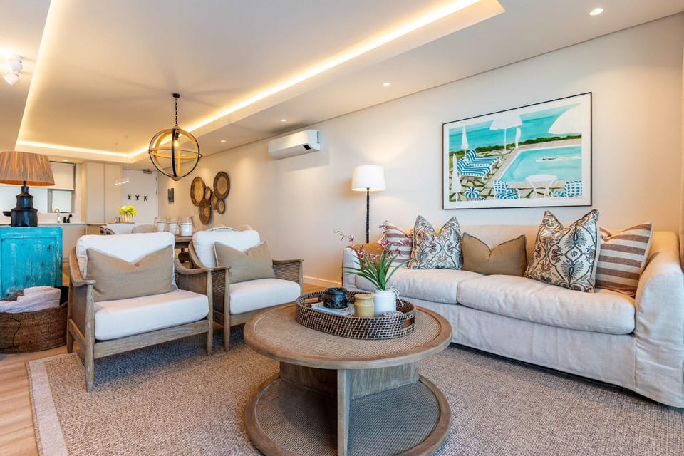 The Mira Hermanus Stylish Jacuzzi Haven Apartment in Hermanus