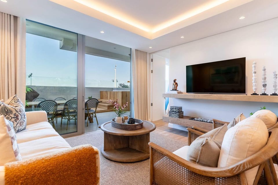 The Mira Hermanus Stylish Jacuzzi Haven Apartment in Hermanus