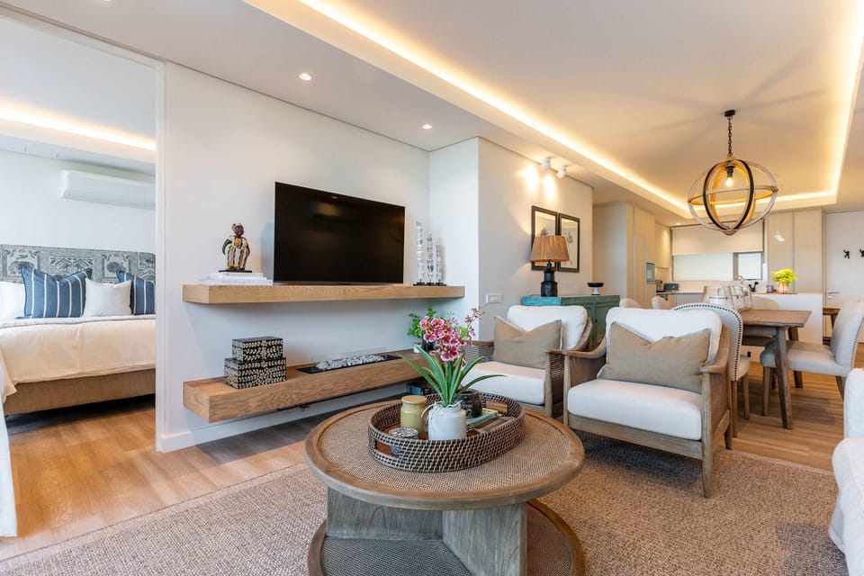 The Mira Hermanus Stylish Jacuzzi Haven Apartment in Hermanus
