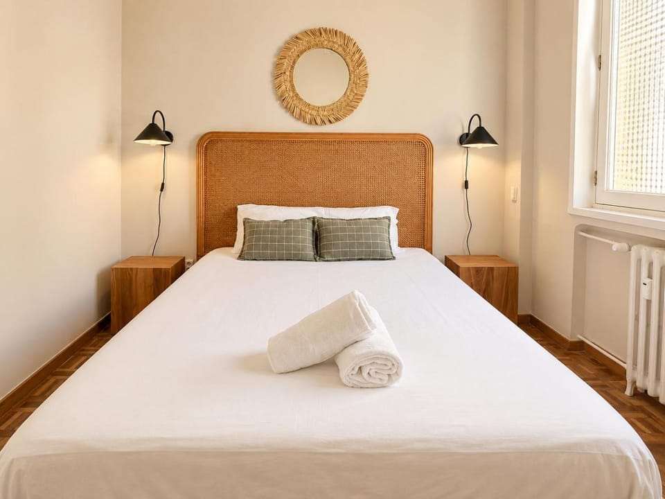 Photo of the whole room, Bedroom