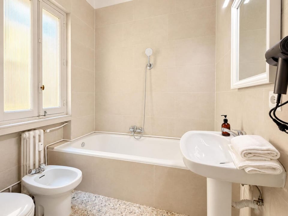 Bathroom, Bath