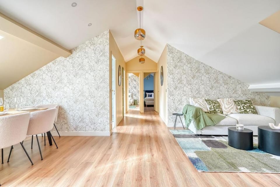 3 bedroom apartment at Commerce Paris 15 with AC for 6 Pers Apartment in Paris