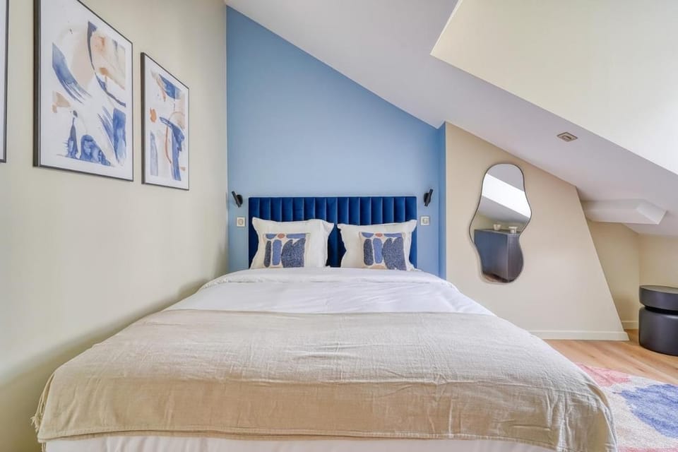 3 bedroom apartment at Commerce Paris 15 with AC for 6 Pers Apartment in Paris