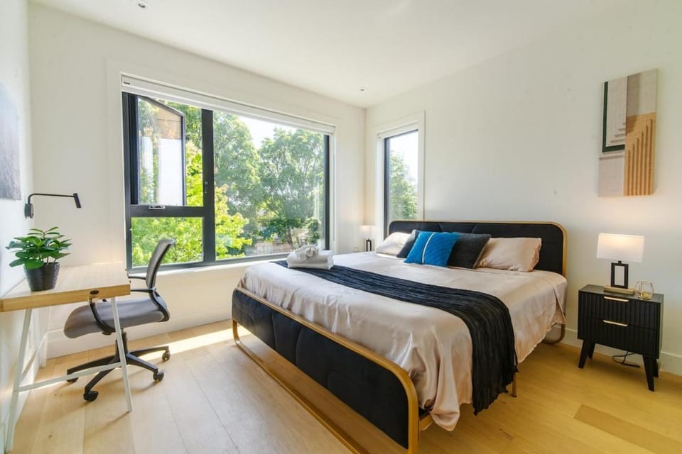 Panoramic Vancouver Home with Rooftop - Victoria Dr Apartment in Vancouver
